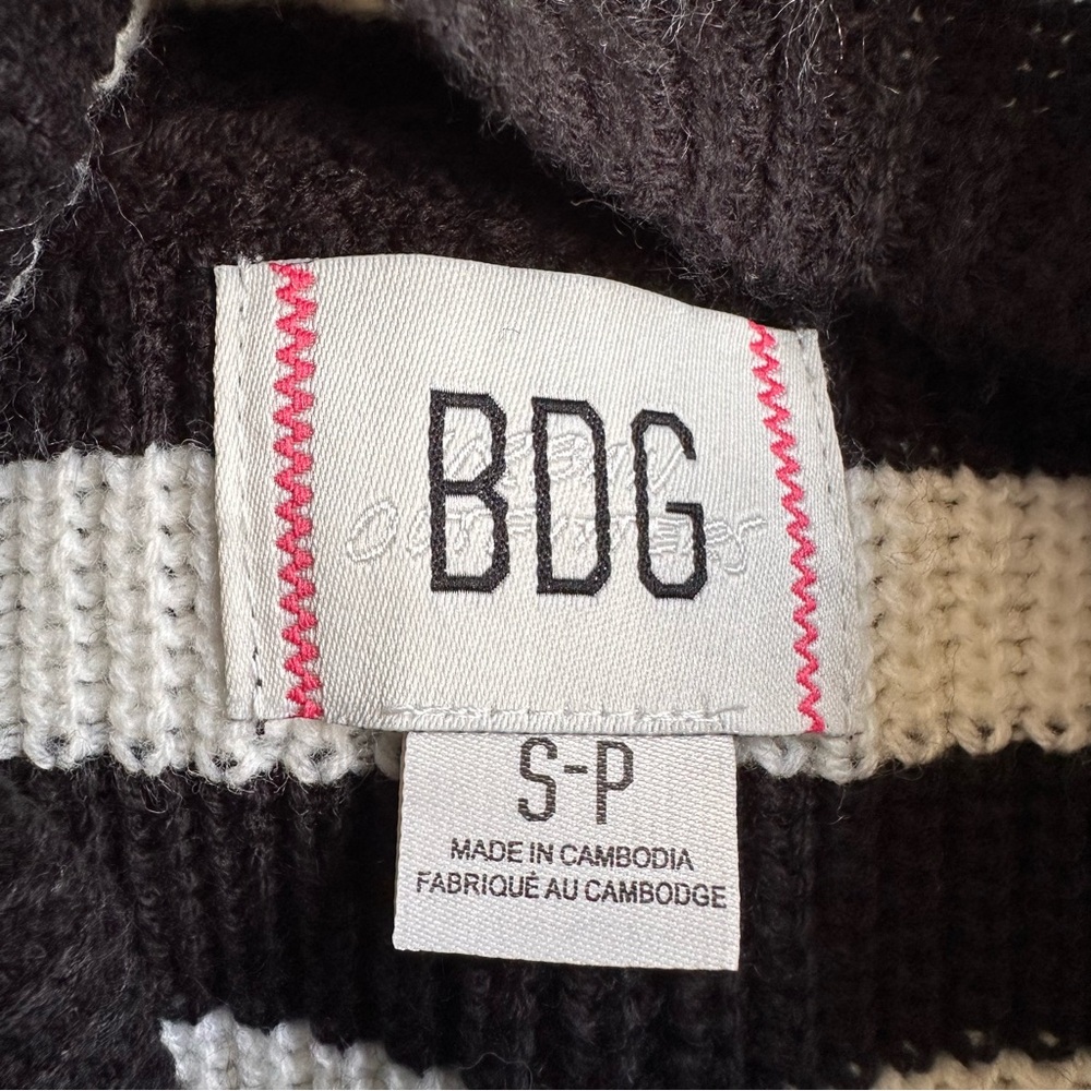 NWT BDG Urban Outfitters Black White Striped Knit Sweater Size Small Preppy - Picture 5 of 7